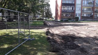 Bruģa seguma izbūve teritorijā, apstādījumu ierīkošana, labiekārtojuma elementu uzstādīšana 6