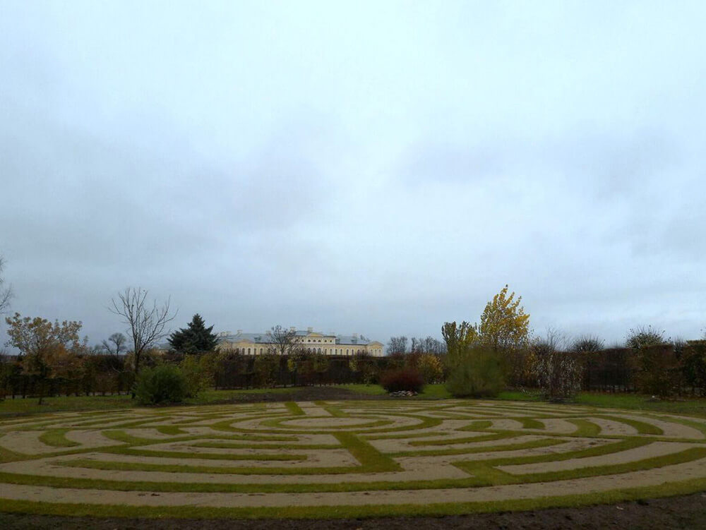 Paklājzālienas labirinta izbūve Rundāles pils parkā 14