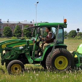 Pļaušana Alejas projekti, teritoriju sakopšana, zāliena pļaušana, zāles pļaušana, zālāja pļaušana, pļaušana ar traktoru, trimerēšana 1