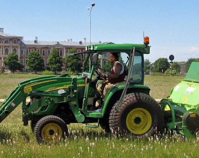 Pļaušana Alejas projekti, teritoriju sakopšana, zāliena pļaušana, zāles pļaušana, zālāja pļaušana, pļaušana ar traktoru, trimerēšana 1