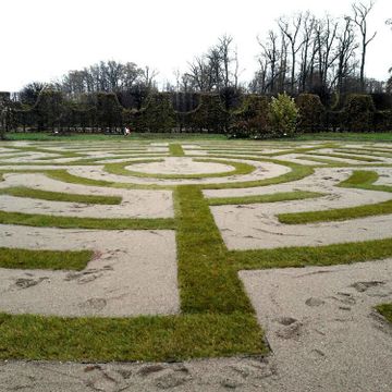 Paklājzālienas labirinta izbūve Rundāles pils parkā 12