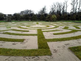 Paklājzālienas labirinta izbūve Rundāles pils parkā 12