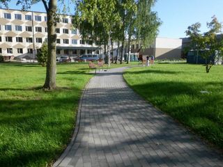 Bruģa un asfalta ieklāšana ceļiem un laukumiem, zāliena un apstādījumu ierīkošana, labiekārtojuma elementu uzstādīšana 19