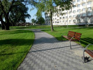 Bruģa un asfalta ieklāšana ceļiem un laukumiem, zāliena un apstādījumu ierīkošana, labiekārtojuma elementu uzstādīšana 1