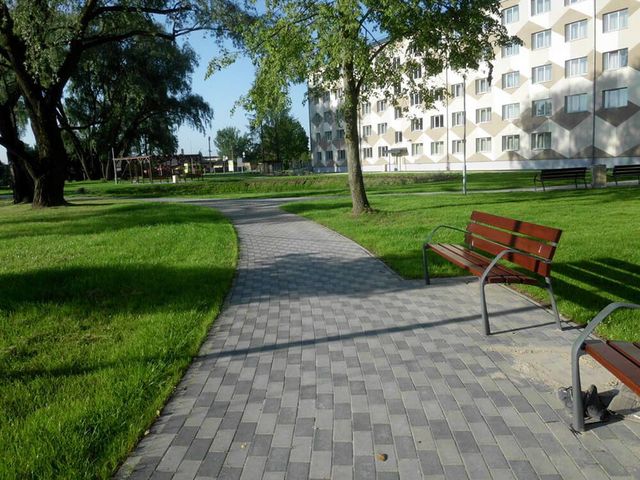 Bruģa un asfalta ieklāšana ceļiem un laukumiem, zāliena un apstādījumu ierīkošana, labiekārtojuma elementu uzstādīšana 1