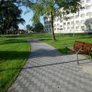 Bruģa un asfalta ieklāšana ceļiem un laukumiem, zāliena un apstādījumu ierīkošana, labiekārtojuma elementu uzstādīšana 1