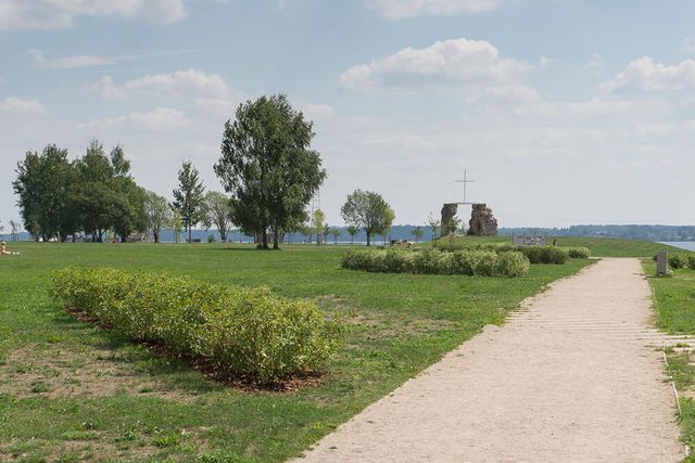 sporta laukumu izbūve, labiekārtojuma elementu uzstādīšana, rotaļu iekārtu un sporta inventāra piegāde un uzstādīšana, zāliena un apstādījumu ierīkošana 3