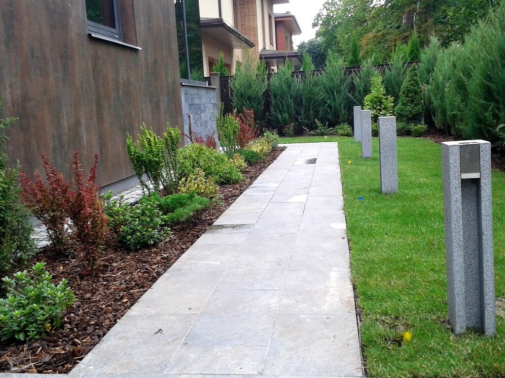Privātmāju dārzu kopšana, privātmāju apstādījumu kopšana, pagalma sakopšana, apstādījumu kopšana, dobju sakopšana, dobju ravēšana, zāliena pļaušana 5