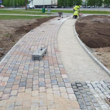 Segumu izbūve, zāliena un apstādījumu ierīkošana 8