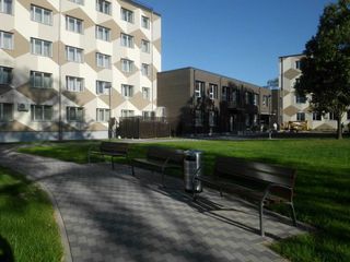 Bruģa un asfalta ieklāšana ceļiem un laukumiem, zāliena un apstādījumu ierīkošana, labiekārtojuma elementu uzstādīšana 18