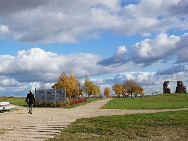sporta laukumu izbūve, labiekārtojuma elementu uzstādīšana, rotaļu iekārtu un sporta inventāra piegāde un uzstādīšana, zāliena un apstādījumu ierīkošana 7