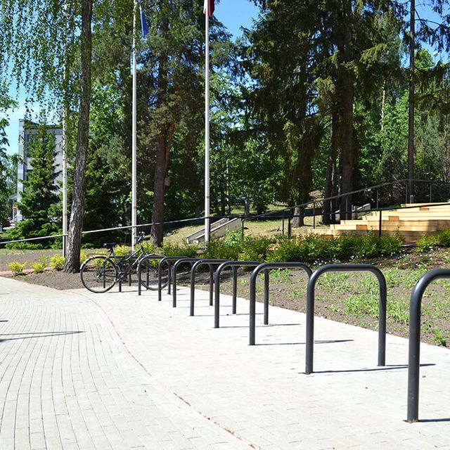 Installation of benches, garbage bins and bicycles racks 1 3