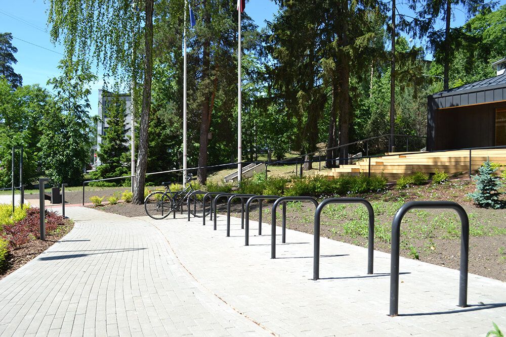 Installation of benches, garbage bins and bicycles racks 1 3