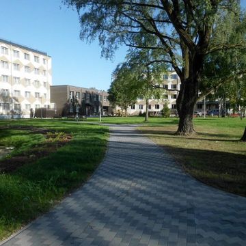Bruģa un asfalta ieklāšana ceļiem un laukumiem, zāliena un apstādījumu ierīkošana, labiekārtojuma elementu uzstādīšana 21