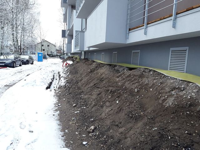 zāliena un apstādījumu ierīkošana, koksnes šķeldas seguma izbūve rotaļu laukumam 5