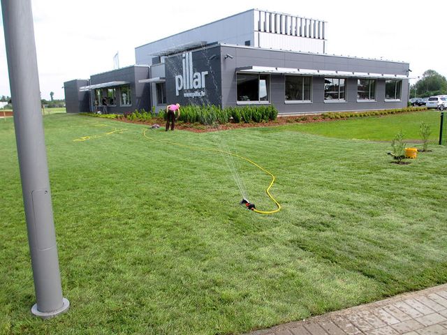 Paklājzāliena ieklāšana 1400 m2, grāvju nogāžu stiprināšana ar dabīgo ģeopaklāju 945 m2, zāliena un apstādījumu ierīkošana 4000m2. 8
