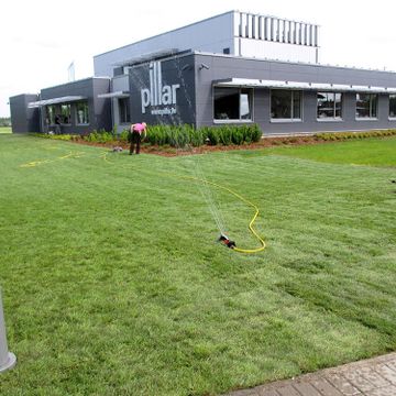 Paklājzāliena ieklāšana 1400 m2, grāvju nogāžu stiprināšana ar dabīgo ģeopaklāju 945 m2, zāliena un apstādījumu ierīkošana 4000m2. 8