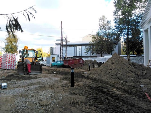 Pīlādžu dižstādu stādīšana 109 gb., 5200m2 zāliena ierīkošana ar reljefā izveidotām zāliena piramīdām, dekoratīvie stādījumi 280 m2, kā arī mazo arhitektūras formu uzstādīšana 5