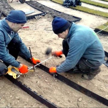Paklājzālienas labirinta izbūve Rundāles pils parkā 9