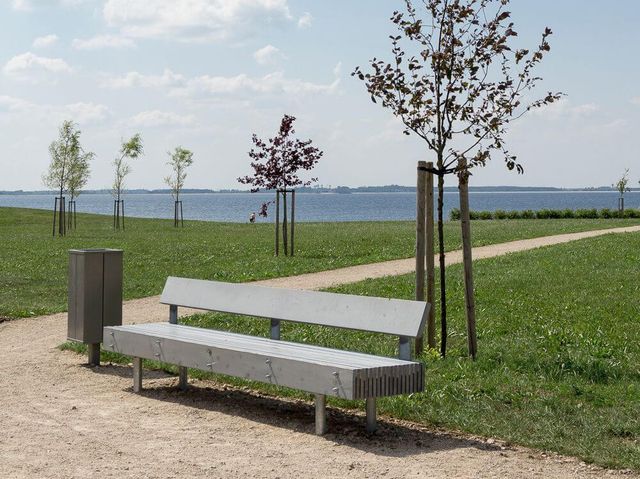 sporta laukumu izbūve, labiekārtojuma elementu uzstādīšana, rotaļu iekārtu un sporta inventāra piegāde un uzstādīšana, zāliena un apstādījumu ierīkošana 5