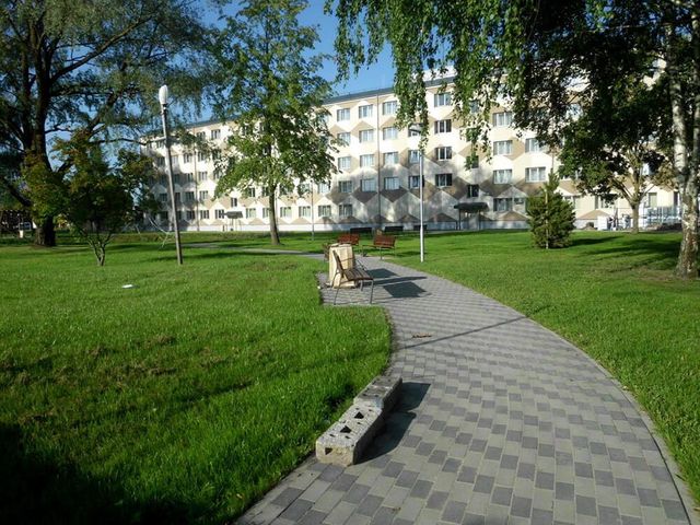 Bruģa un asfalta ieklāšana ceļiem un laukumiem, zāliena un apstādījumu ierīkošana, labiekārtojuma elementu uzstādīšana 12