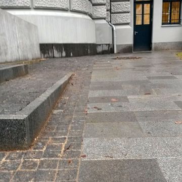 Betona un granīta bruģa/plākšņu ieklāšana ceļiem un laukumiem, ar zālienšūnām stiprināta grants seguma izveide, grants celiņa izbūve koku alejā, ceļa barjeras uzstādīšana, jumta dārza ierīkošana, zāliena un apstādījumu ierīkošana, labiekārtojuma elementu uzstādīšana 13