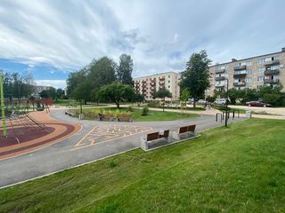 Bruģa seguma izbūve teritorijā, apstādījumu ierīkošana, labiekārtojuma elementu uzstādīšana 7