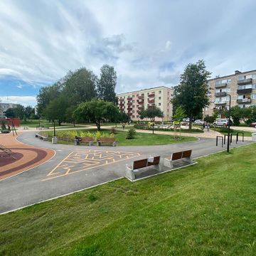 Bruģa seguma izbūve teritorijā, apstādījumu ierīkošana, labiekārtojuma elementu uzstādīšana 7