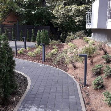 zāliena un apstādījumu ierīkošana, koksnes šķeldas seguma izbūve rotaļu laukumam 7