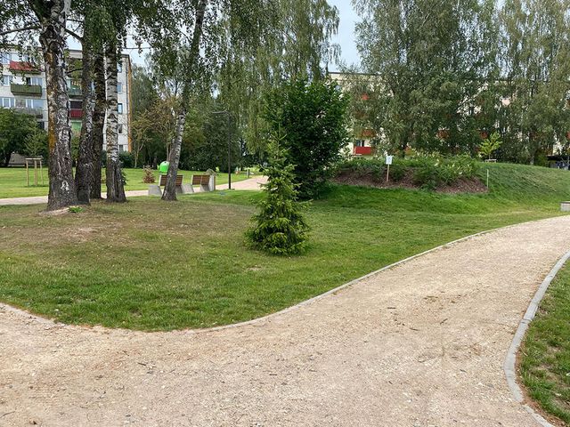 Bruģa seguma izbūve teritorijā, apstādījumu ierīkošana, labiekārtojuma elementu uzstādīšana 3