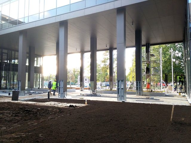 Pīlādžu dižstādu stādīšana 109 gb., 5200m2 zāliena ierīkošana ar reljefā izveidotām zāliena piramīdām, dekoratīvie stādījumi 280 m2, kā arī mazo arhitektūras formu uzstādīšana 7
