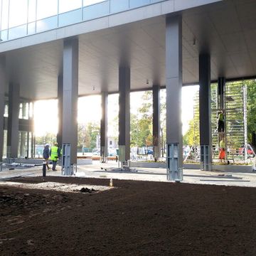 Pīlādžu dižstādu stādīšana 109 gb., 5200m2 zāliena ierīkošana ar reljefā izveidotām zāliena piramīdām, dekoratīvie stādījumi 280 m2, kā arī mazo arhitektūras formu uzstādīšana 7