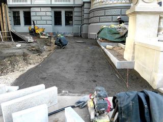 Betona un granīta bruģa/plākšņu ieklāšana ceļiem un laukumiem, ar zālienšūnām stiprināta grants seguma izveide, grants celiņa izbūve koku alejā, ceļa barjeras uzstādīšana, jumta dārza ierīkošana, zāliena un apstādījumu ierīkošana, labiekārtojuma elementu uzstādīšana 4