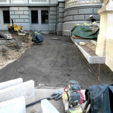 Betona un granīta bruģa/plākšņu ieklāšana ceļiem un laukumiem, ar zālienšūnām stiprināta grants seguma izveide, grants celiņa izbūve koku alejā, ceļa barjeras uzstādīšana, jumta dārza ierīkošana, zāliena un apstādījumu ierīkošana, labiekārtojuma elementu uzstādīšana 4
