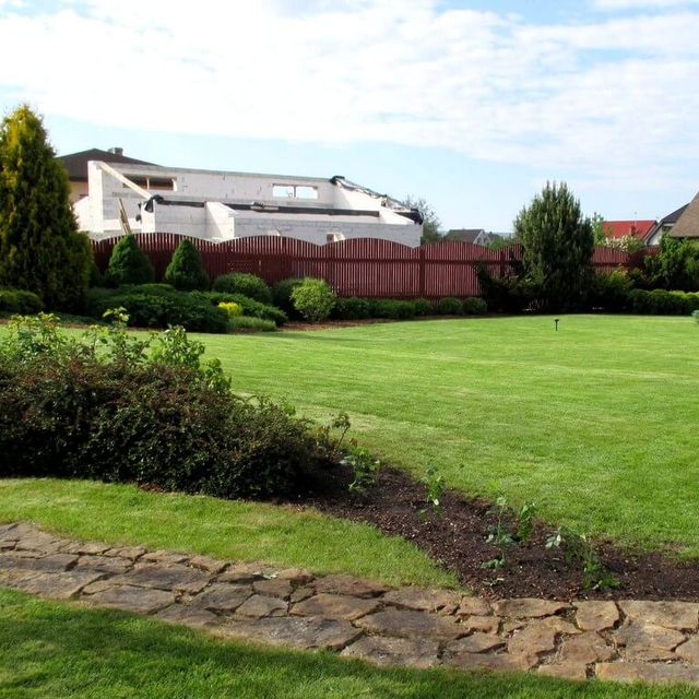 Private house garden maintenance 3