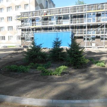 Bruģa un asfalta ieklāšana ceļiem un laukumiem, zāliena un apstādījumu ierīkošana, labiekārtojuma elementu uzstādīšana 6