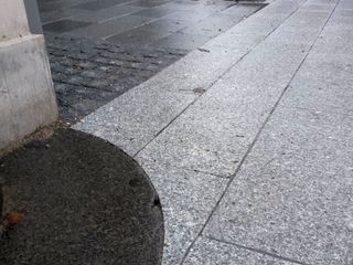 Betona un granīta bruģa/plākšņu ieklāšana ceļiem un laukumiem, ar zālienšūnām stiprināta grants seguma izveide, grants celiņa izbūve koku alejā, ceļa barjeras uzstādīšana, jumta dārza ierīkošana, zāliena un apstādījumu ierīkošana, labiekārtojuma elementu uzstādīšana 14