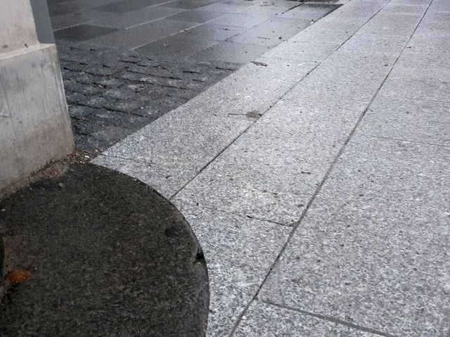 Betona un granīta bruģa/plākšņu ieklāšana ceļiem un laukumiem, ar zālienšūnām stiprināta grants seguma izveide, grants celiņa izbūve koku alejā, ceļa barjeras uzstādīšana, jumta dārza ierīkošana, zāliena un apstādījumu ierīkošana, labiekārtojuma elementu uzstādīšana 14